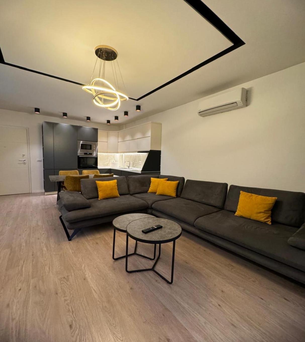 Sam's 2 - Tirana