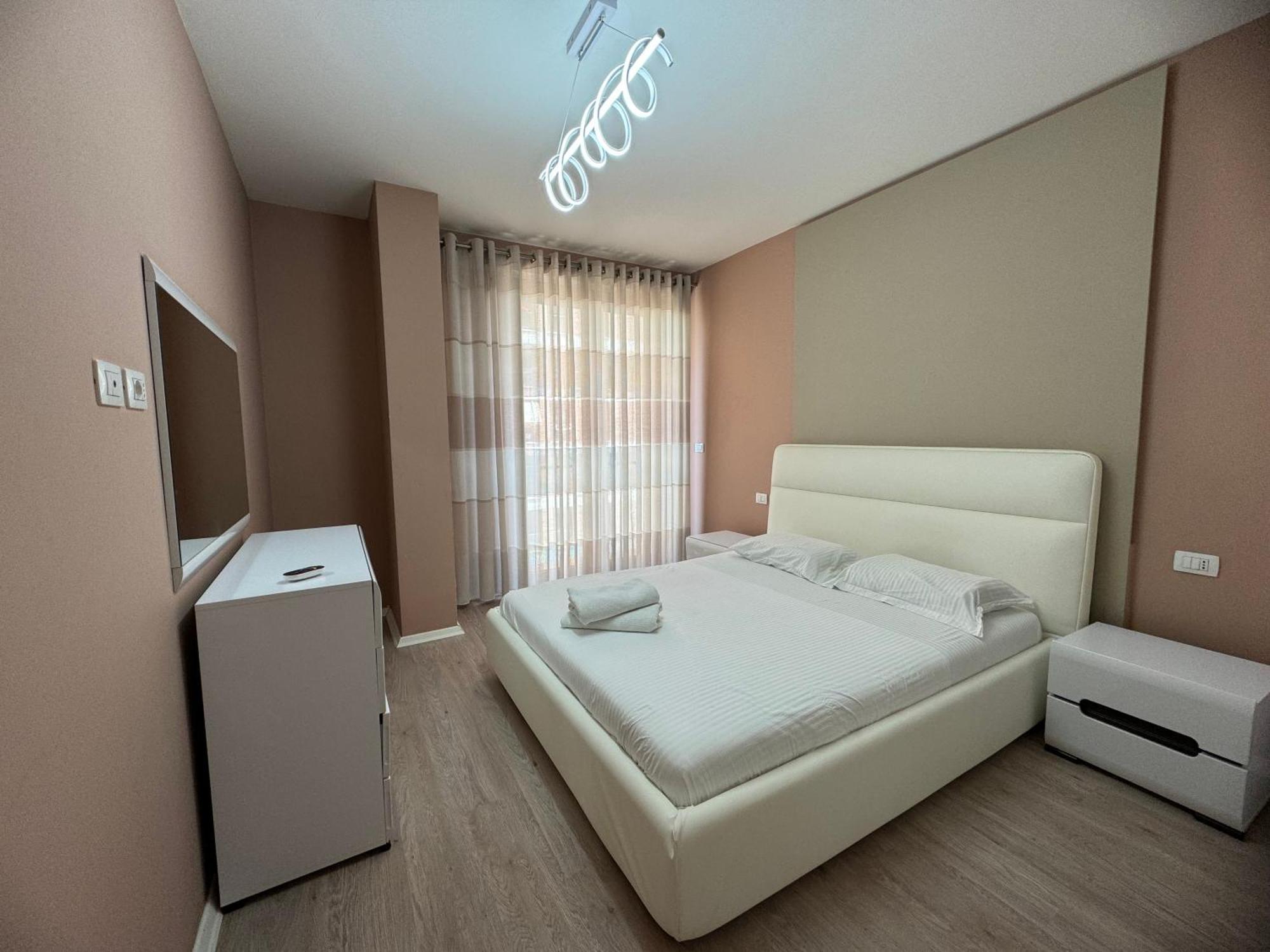Sam's 2 - Tirana